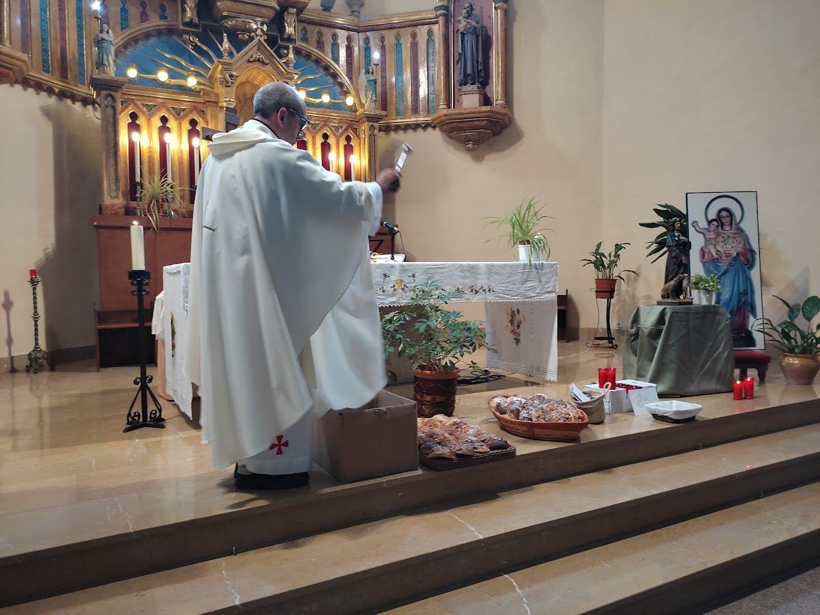 La festivitat de Sant Roc se celebra a l’església i torna a repartir panets