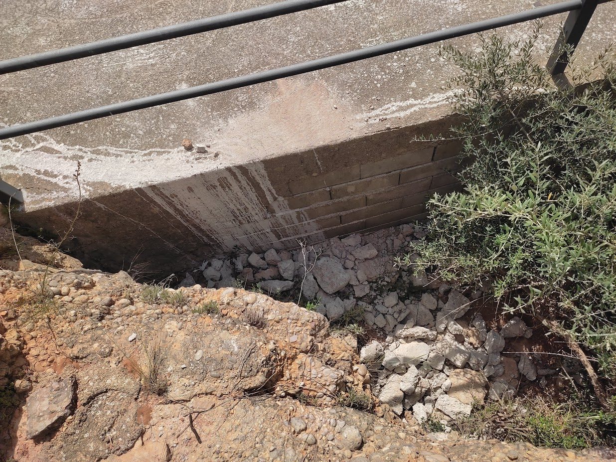 Denuncien abocaments de runa al barranc de les Comes