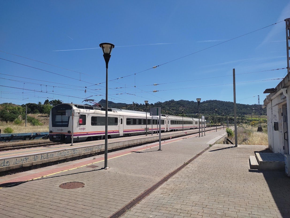 La línia R15 recupera el pas de trens entre Reus i Móra la Nova tot i que encara amb limitacions