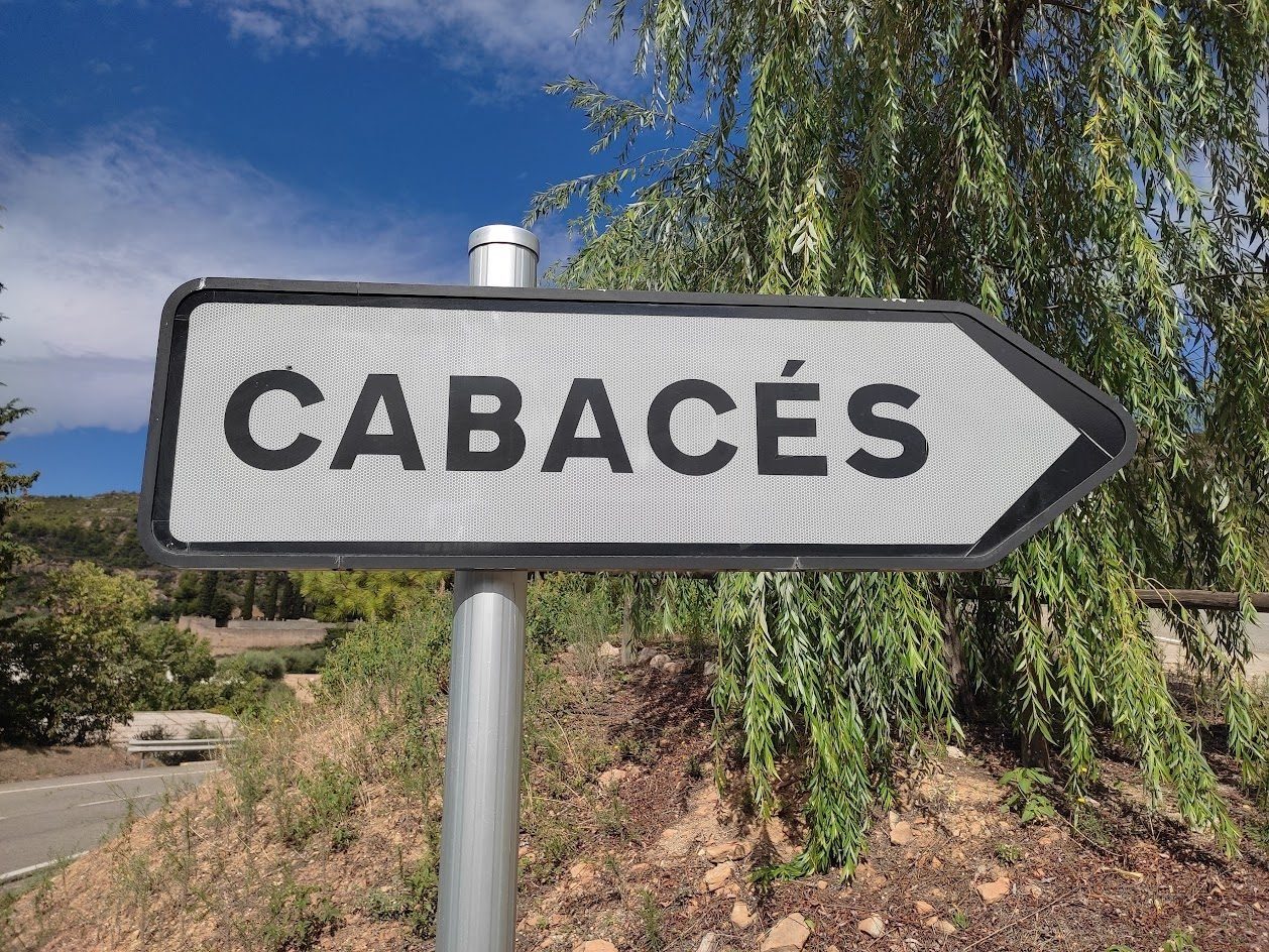 El Tribunal d’Instància de Tarragona inadmet el recurs de Junts contra l’Ajuntament de Cabassers pel topònim en castellà però no es pronuncia sobre el fons