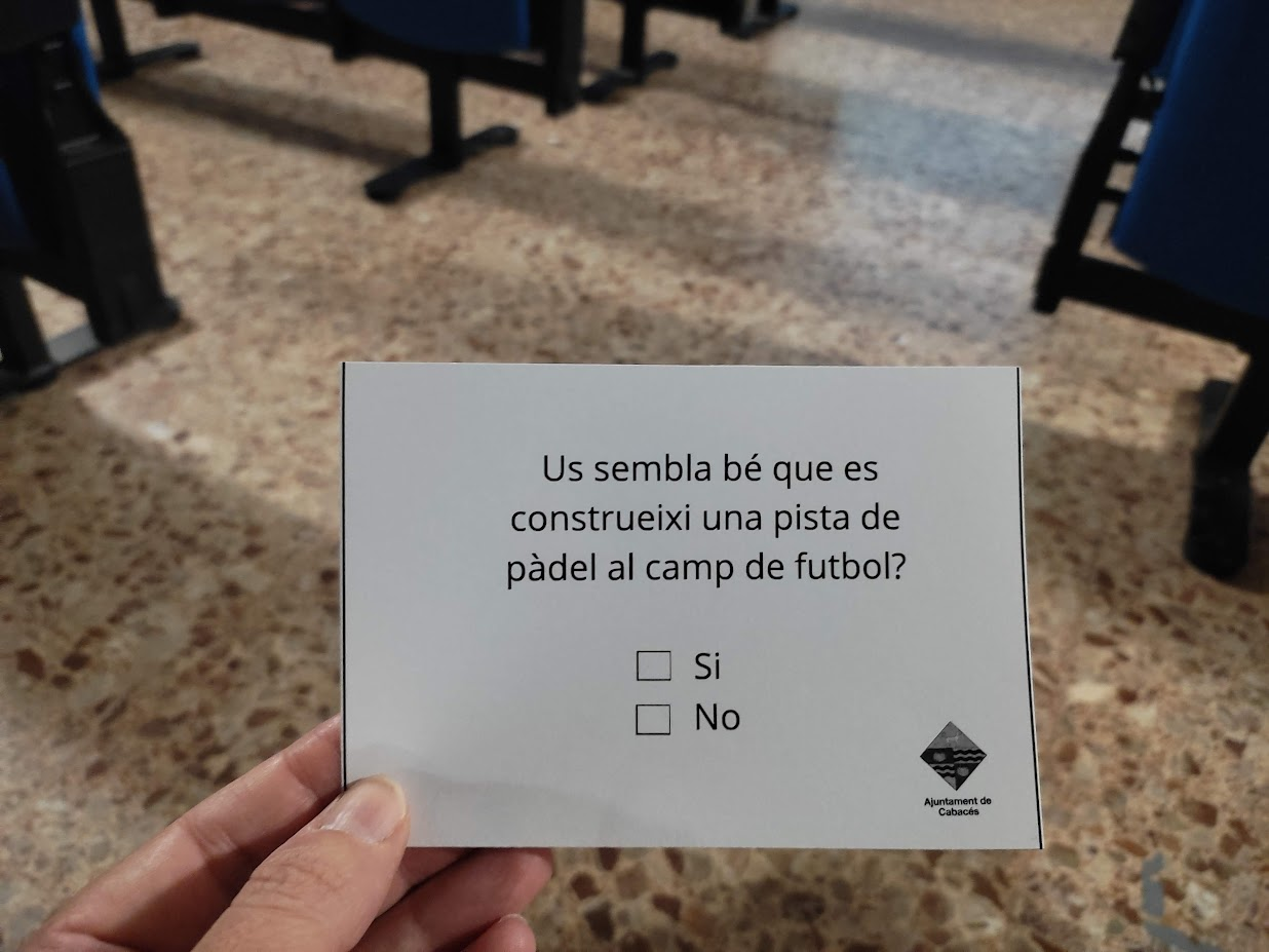 El govern municipal tira endavant la pista de pàdel tot i el rebuig popular al seu emplaçament